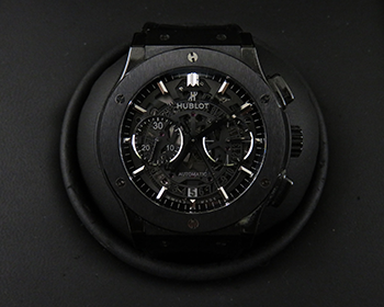 HUBLOT. Montre Classic Fusion Ceramic.